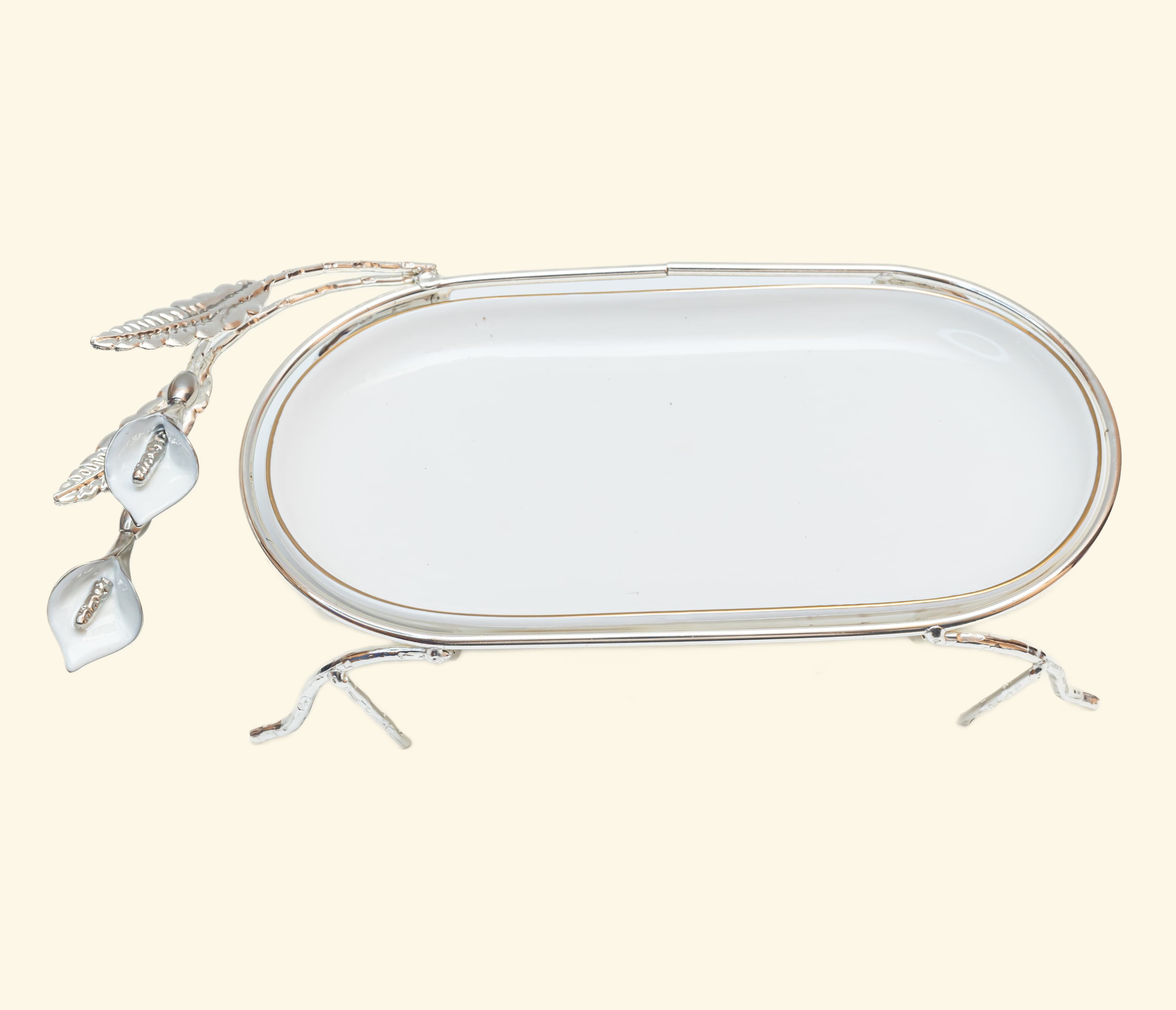 Ceramic Platter with Metal Silver Stand